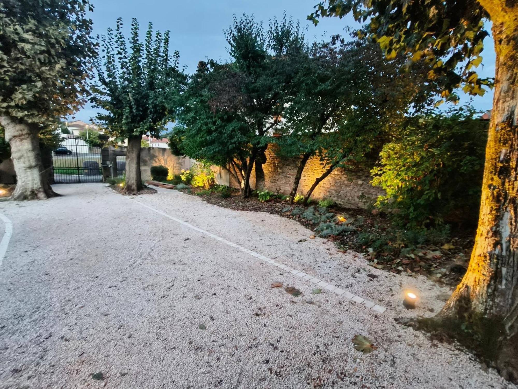 Chez Emma Et Louise - Maison Individuelle Avec Stationnement Gratuit Macon Bagian luar foto